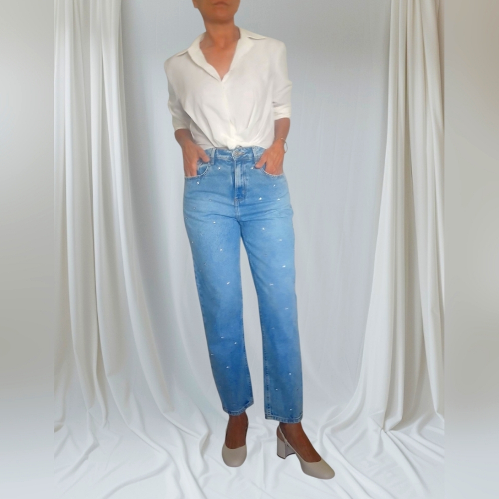 High waist Mom Style Blue Jeans with  Cristal Studded Detail